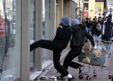 French Protesters Destroy